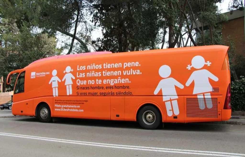 El autobús de Hazte Oír, uno de los grupos provida. El nacionalcatolicismo franquista retorna con fuerza.