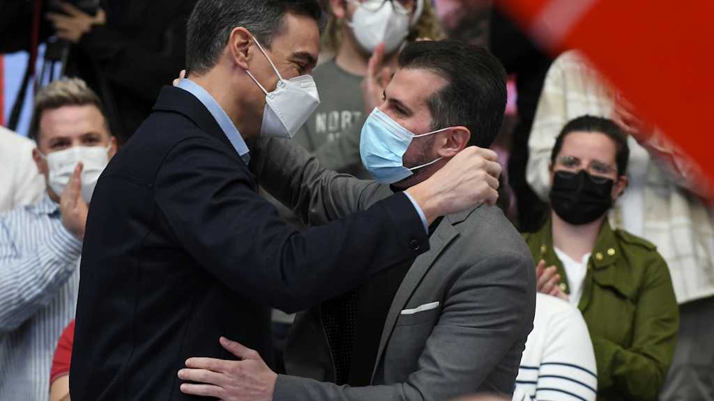 Sánchez con Tudanca en una imagen de archivo.