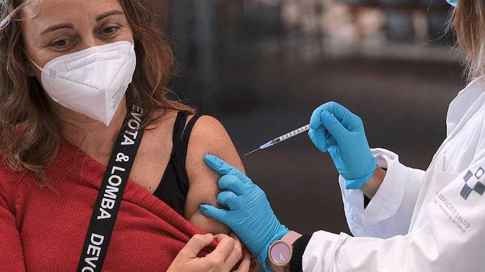 La curva de contagios sigue descendiendo.