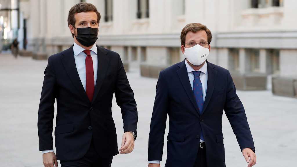 Casado con el alcalde de Madrid, Martínez Almeida.
