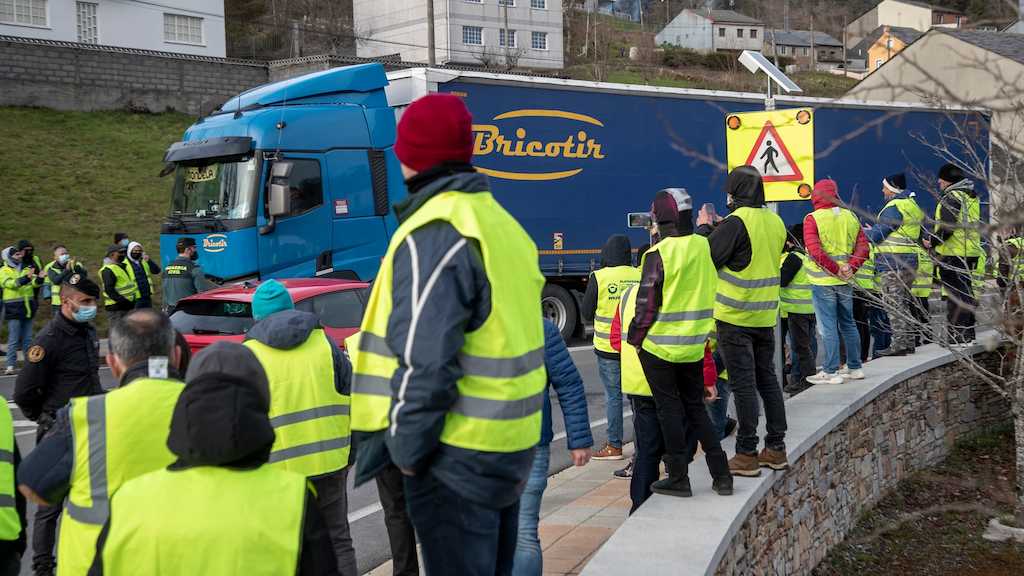 Una protesta de camioneros contra el Gobierno Sánchez.