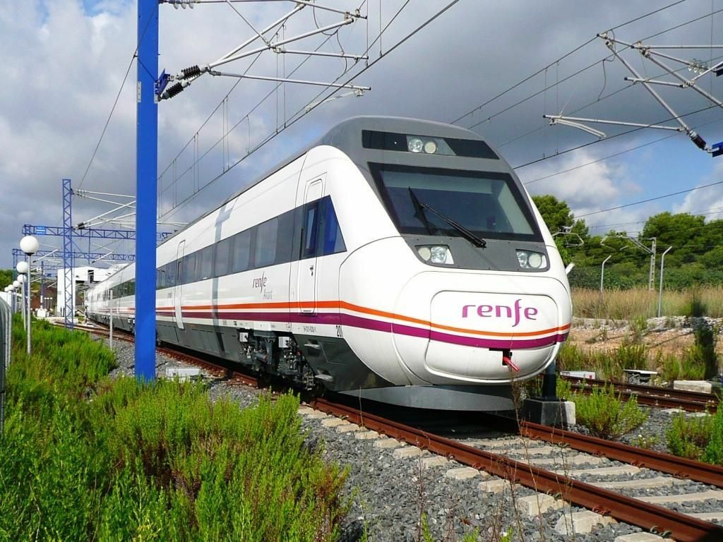 Renfe refuerza su servicio para el Puente de Mayo y cuida el medio ambiente