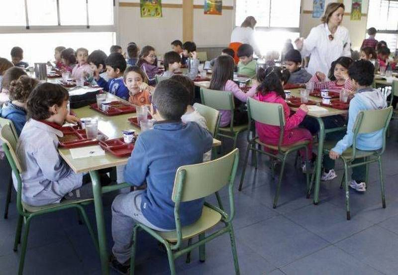 El Gobierno veta los ultraprocesados en los colegios: adiós a la bollería y a las bebidas azucaradas
