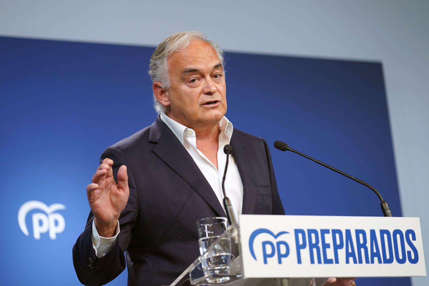 El-vicesecretario-de-Institucional-del-PP-y-vicepresidente-del-PPE,-Esteban-González-Pons,-durante-la-rueda-de-prensa