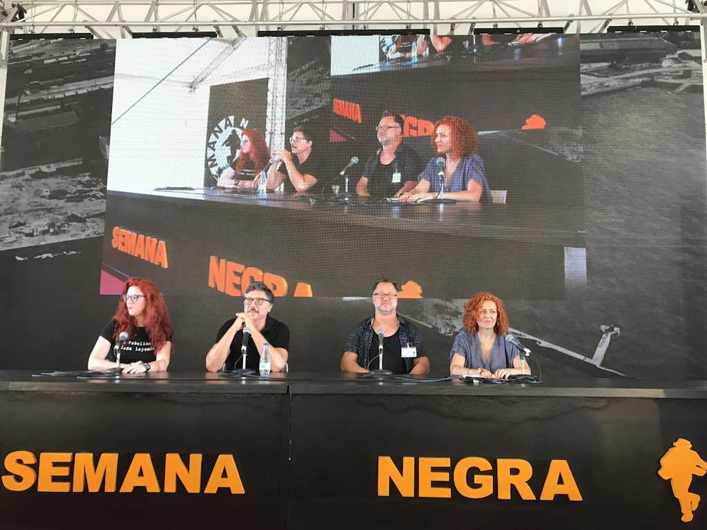 Los galardonados tras fallarse los premios de la Semana Negra.