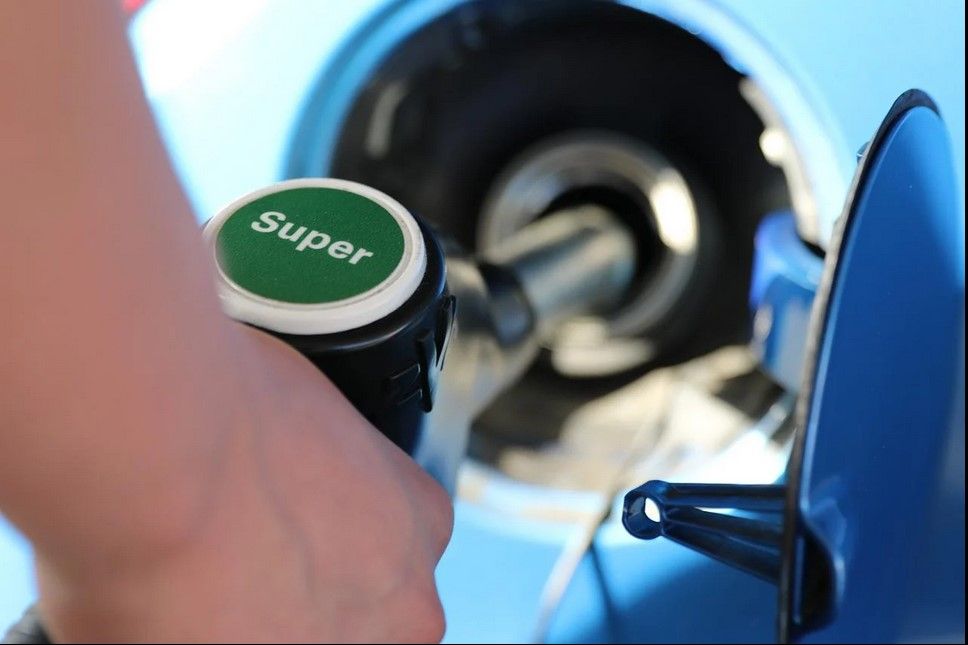 Los carburantes encadenan ocho semanas al alza pero España sigue pagando menos que la media europea