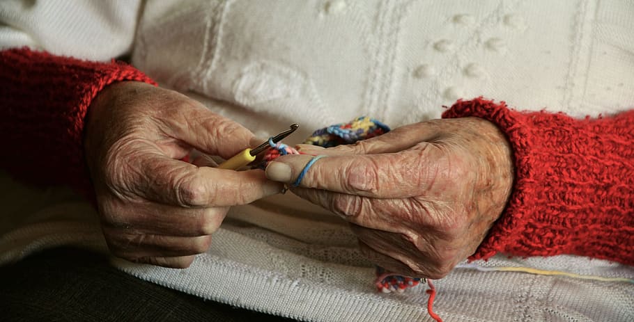 hands-old-hands-age-grandma