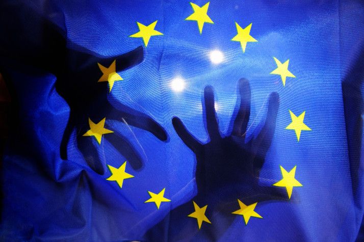 La soberanía europea, al peso: langosta a cambio de coches