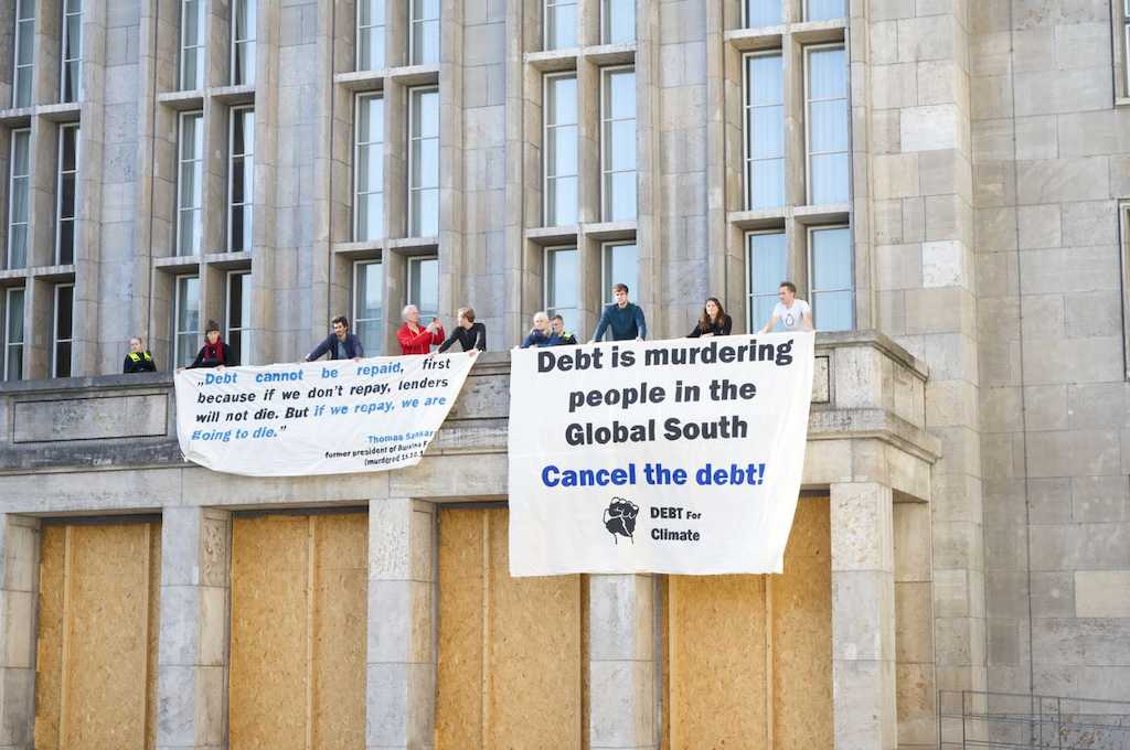 20221017P - 17 - banners_balcony (1)