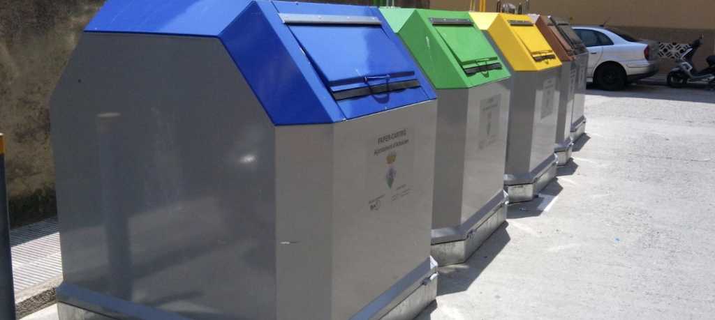 Contenedores_de_Reciclaje_de_Ecoembes_en_Barcelona