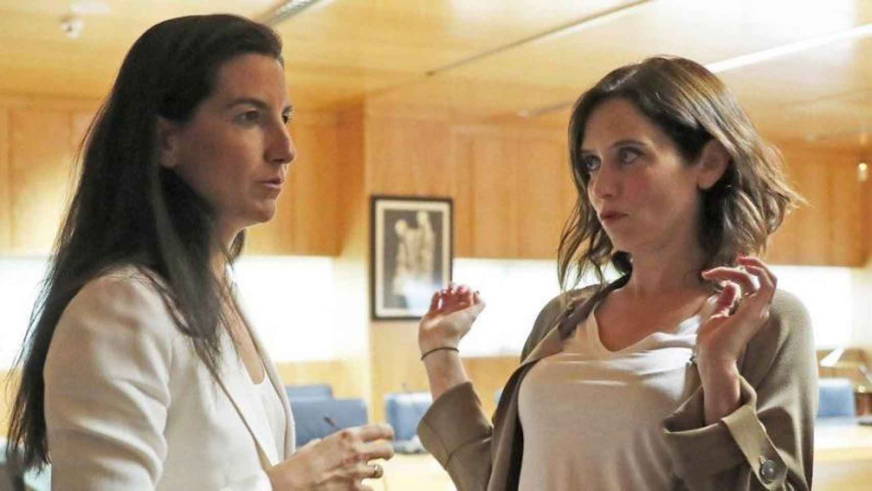 Rocío Monasterio con Isabel Díaz Ayuso tras una de sus reuniones. Twitter