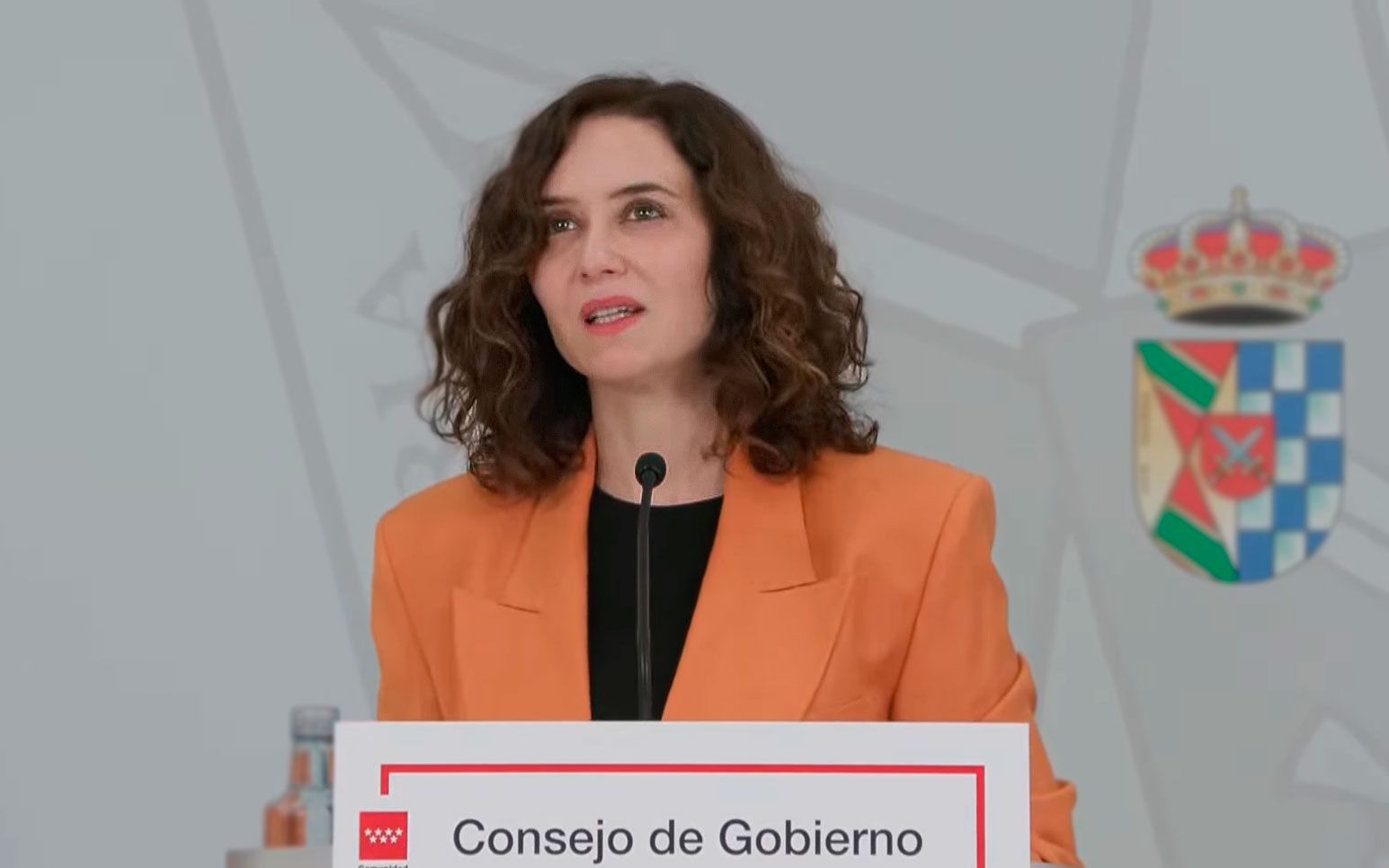 Ayuso-carga-contra-Vox-por-bloquear-su-incentivo-a-la-inversión-de-los-ricos-extranjeros
