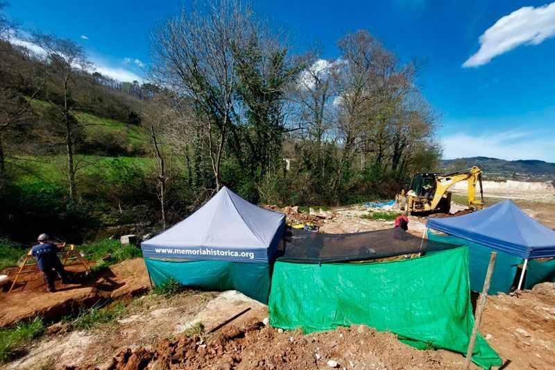 Denuncian-el-robo-de-material-y-herramientas-en-la-exhumación-de-una-fosa-en-el-Rellán,-Grau