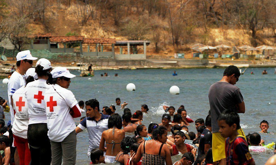 cruz roja semana santa