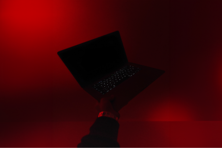 Consumo lucha contra la publicidad encubierta de prostitución en portales web