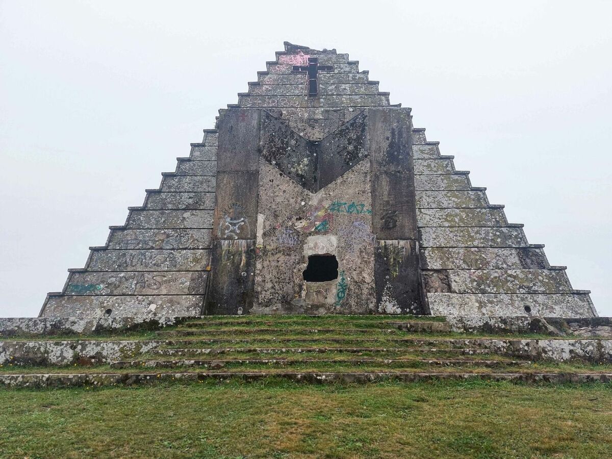 Piramide-fascistas-italianos-145349-1