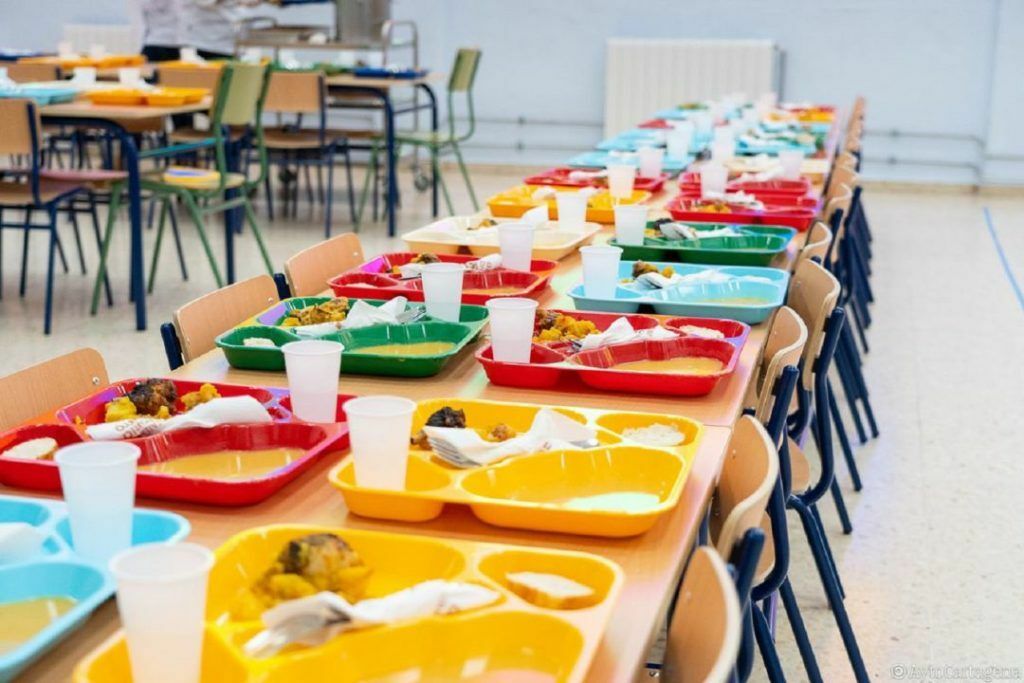 Las madres solteras en Madrid lidian con un proceso de solicitud de becas complicado y confuso que parece no reconocer su situación