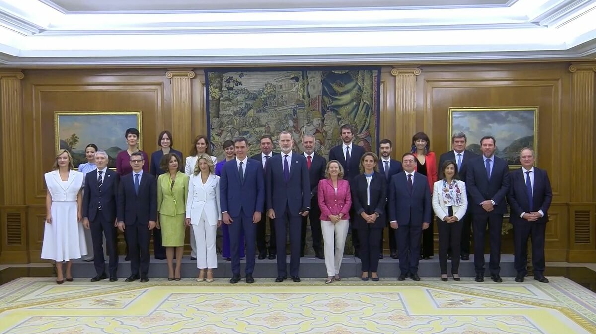 Los nuevos miembros del Gobierno toman posesión de sus cargos ante el Rey