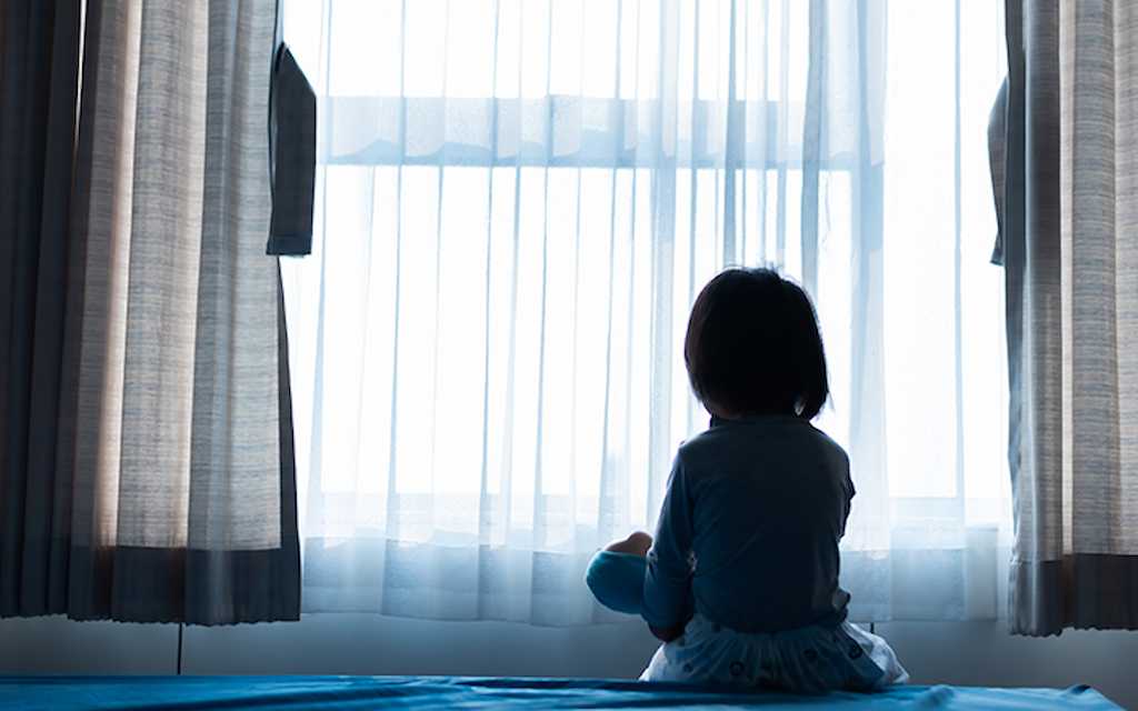 Little-baby-child-sitting-on-bed_0