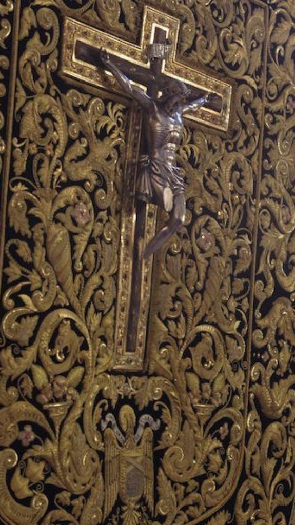 La Cofradía del Mutilado de Málaga exhibe emblemas franquistas en las procesiones de Semana Santa. Foto: X de Cristo Mutilado