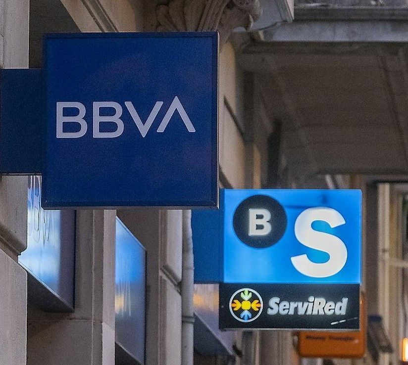 OPA sin consenso: BBVA redobla su pulso sobre el Sabadell con el visto bueno de EE.UU.