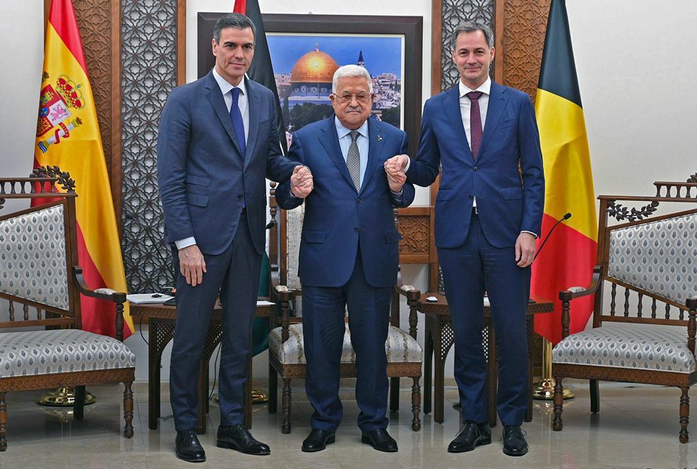 El-presidente-del-Gobierno,-Pedro-Sánchez,-el-presidente-de-la-Autoridad-Nacional-Palestina,-Mahmud-Abás,-y-el-primer-ministro-de-Bélgica,-Alexander-De-Croo
