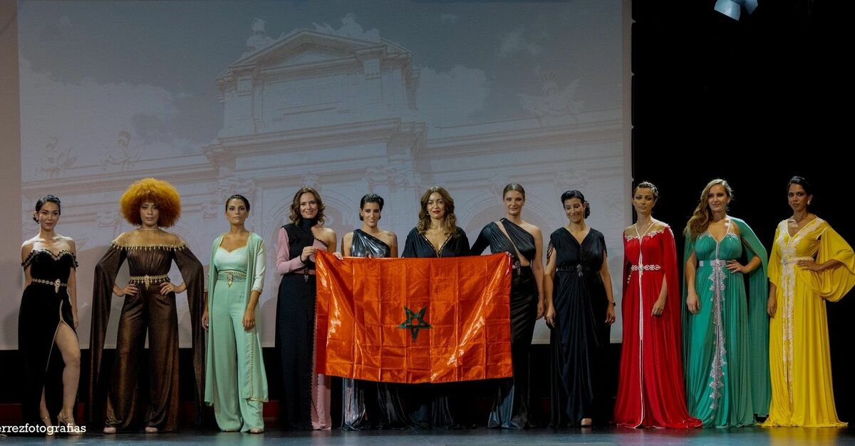 Diseñadora de Marruecos con modelos (1)