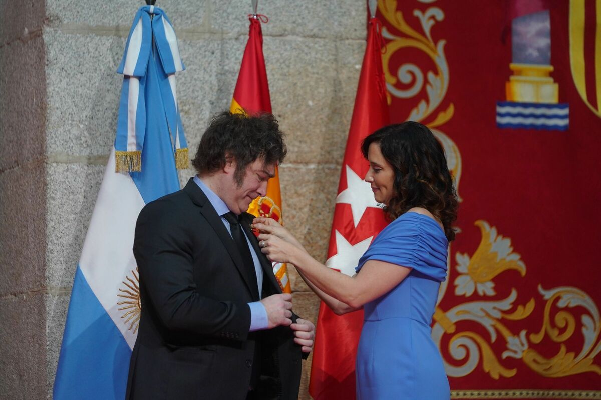 La medalla a Milei, símbolo de la deriva ideológica y personalista de Ayuso