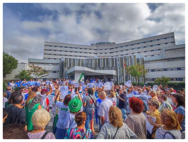 Sanitarios Hospital Virgen del Rocío-foto principal
