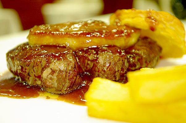 solomillo-con-foie-con-guarnicion-de-patatas2