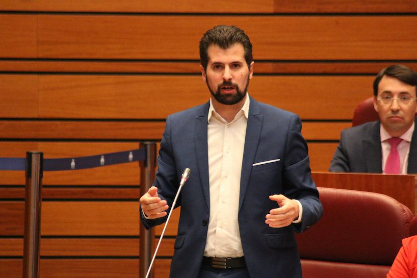 Luis Tudanca tiene grupo mayoritario en las Cortes de CyL.