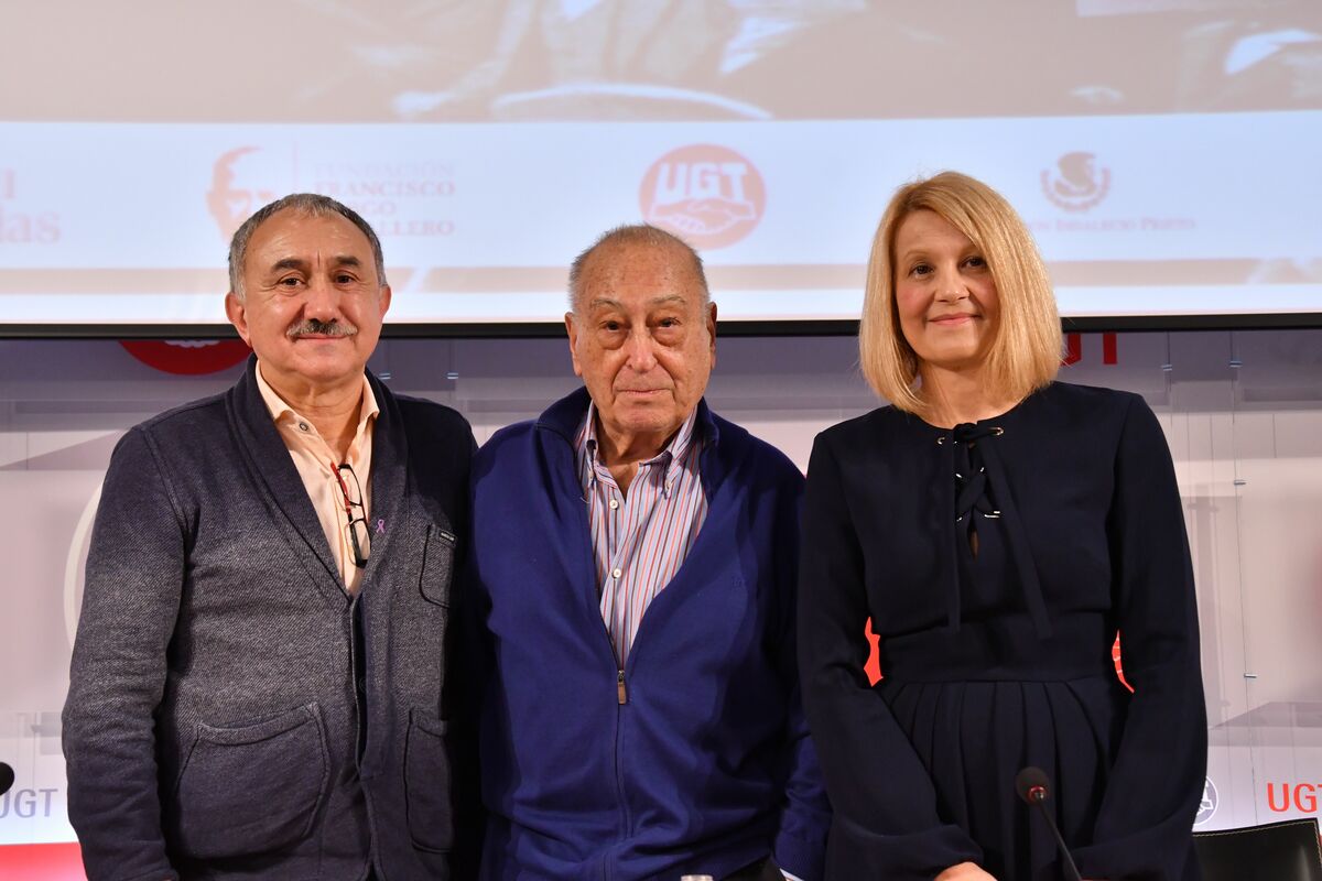Nicolás Redondo con Pepe Álvarez, actual secretario general de UGT y la secretaria de políticas europeas, Mari Carmen Barrera en 2018, foto Agustín Millán