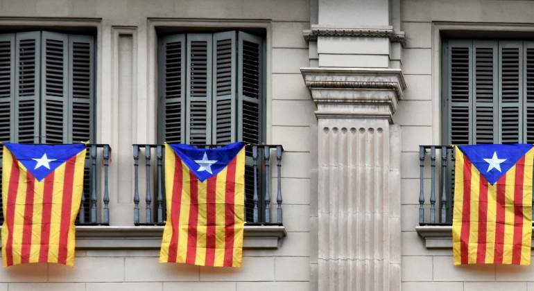 catalunya-estelada-balcones-bandera-770-dreamstime