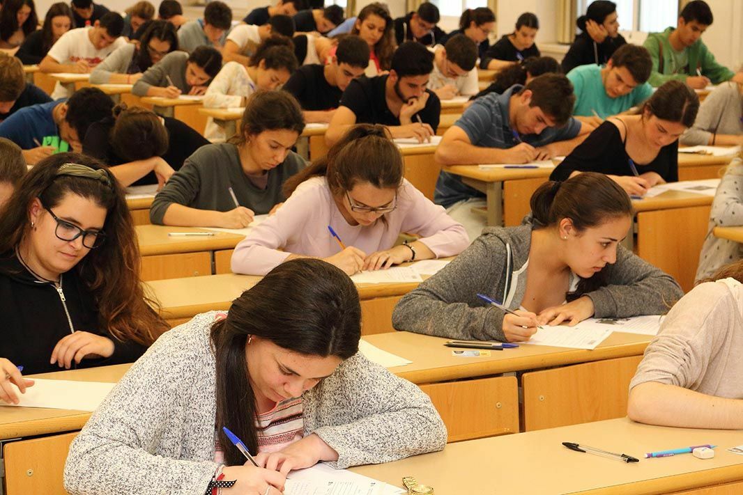 Estudiantes universidad. Consejo para futuros universitarios