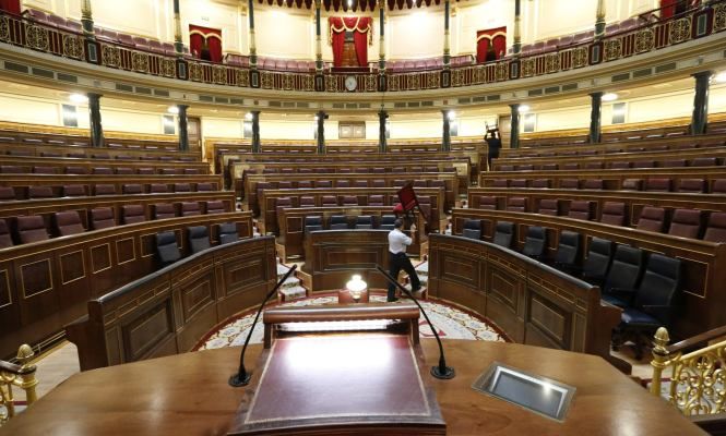 España ante el espejo. Congreso vacío. República vs Monarquía