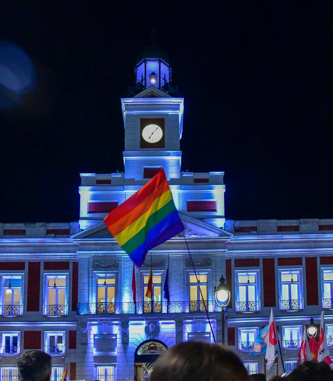 Miles de personas protestan contra Ayuso por recortar derechos LGTBI y Trans, foto Agustín Millán