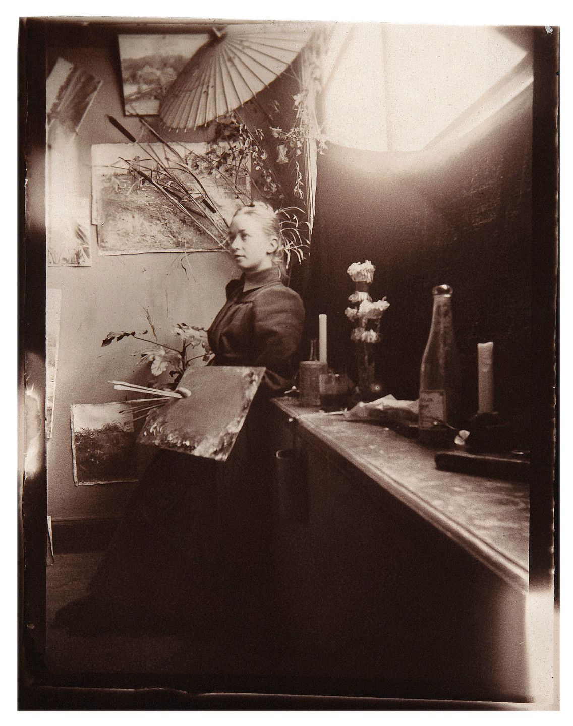 Hilma af Klint en su estudio